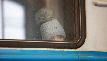 vluchteling oekraine meisje in bus