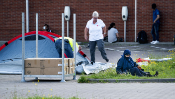 Rode Kruis plaatst 50 extra tenten voor asielzoekers Ter Apel