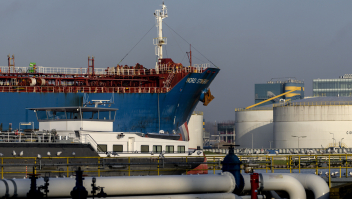 Olietanker Nord Stingray afgelopen december in de Port of Amsterdam.