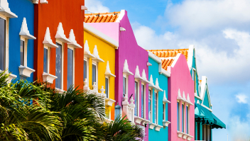 Gekleurde huizen op Bonaire