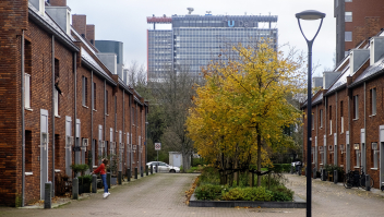 Naast de Technische Universiteit in Delft is een nieuwe woonwijk gebouwd.