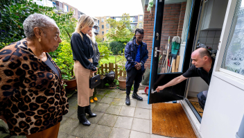 Koningin Máxima brengt een werkbezoek aan de Fixbrigade in Amsterdam (oktober 2023) Mischa Schoemaker (ANP)