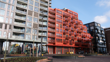 Nieuwe huurwoningen op de NDSM-werf in Amsterdam-Noord.
