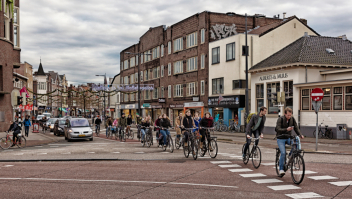 Druk kruispunt in Utrecht