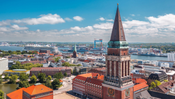 Luchtfoto van Kiel, hoofdstad van deelstaat Sleeswijk-Holstijn
