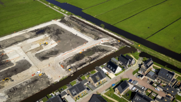 De eerste contouren van een nieuwbouwwijk bij Bunschoten-Spakenburg worden zichtbaar.