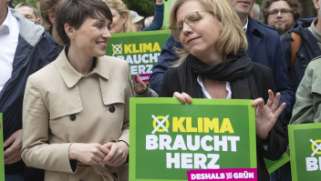 De Oostenrijkse klimaatminister Leonore Gewessler (rechts) afgelopen mei.