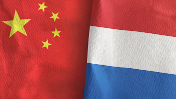 Nederlandse en Chinese vlag