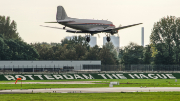 Vliegtuig vertrekt van Rotterdam The Hague Airport