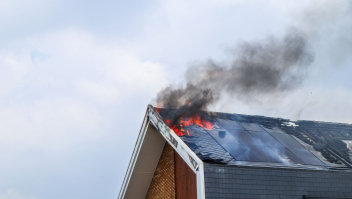 In mei ontstond er brand onder zonnepanelen op een dak van een nieuwbouwwoning in Capelle aan de IJssel.