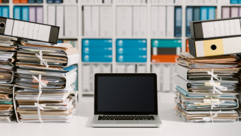 Laptop papier Shutterstock