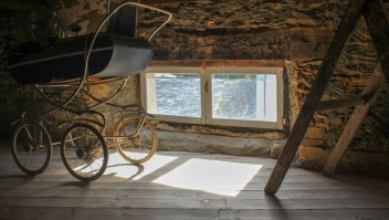 Kinderwagen op zolder
