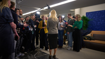 Landbouwminister Femke Wiersma praat woensdag met journalisten over de uitspraak in de Greenpeace-zaak.