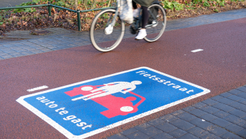 Een fietsstraat in Alkmaar.