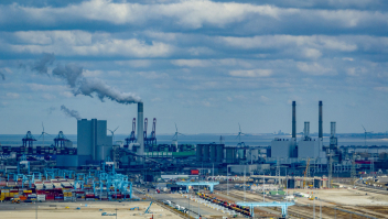 Het Botlek-industriegebied in de haven van Rotterdam.