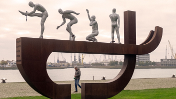 Het slavernijmonument dat sinds 2013 in Rotterdam staat.