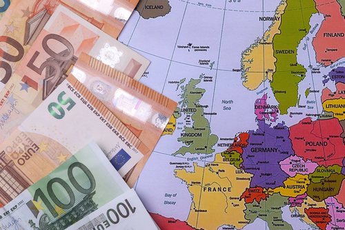 geld---europa-kaart----shutterstock-1748813405.jpg